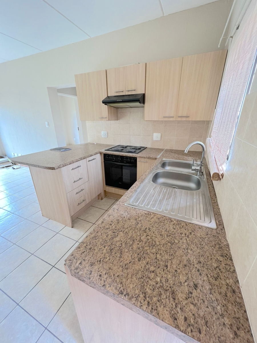 To Let 2 Bedroom Property for Rent in Noordheuwel Gauteng