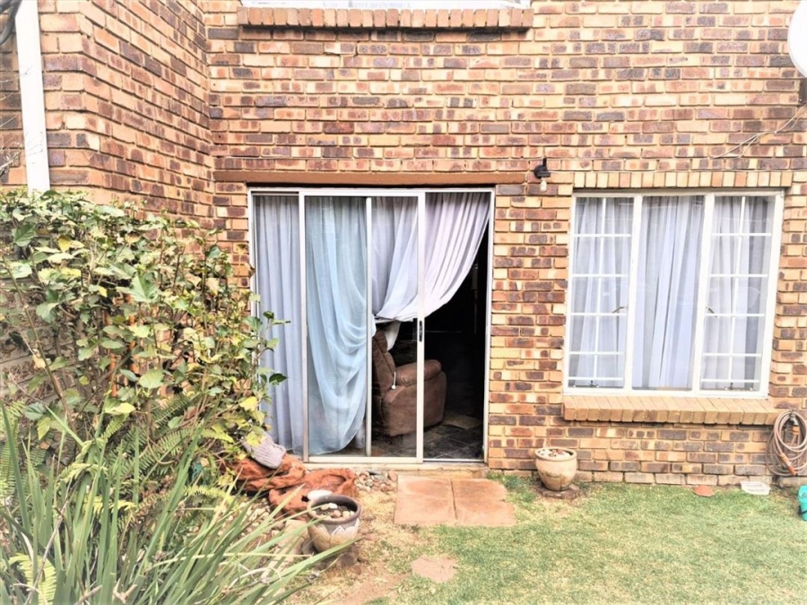 2 Bedroom Property for Sale in Van Riebeeck Park Gauteng