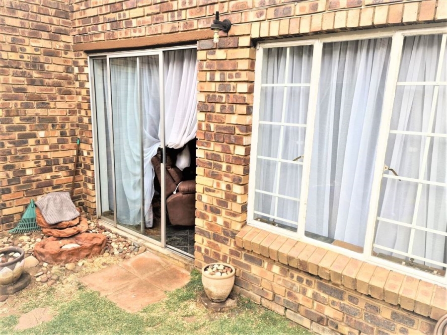 2 Bedroom Property for Sale in Van Riebeeck Park Gauteng