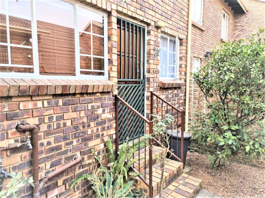 2 Bedroom Property for Sale in Van Riebeeck Park Gauteng
