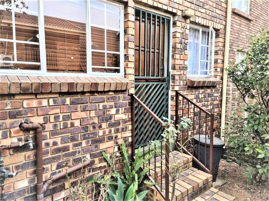 2 Bedroom Property for Sale in Van Riebeeck Park Gauteng