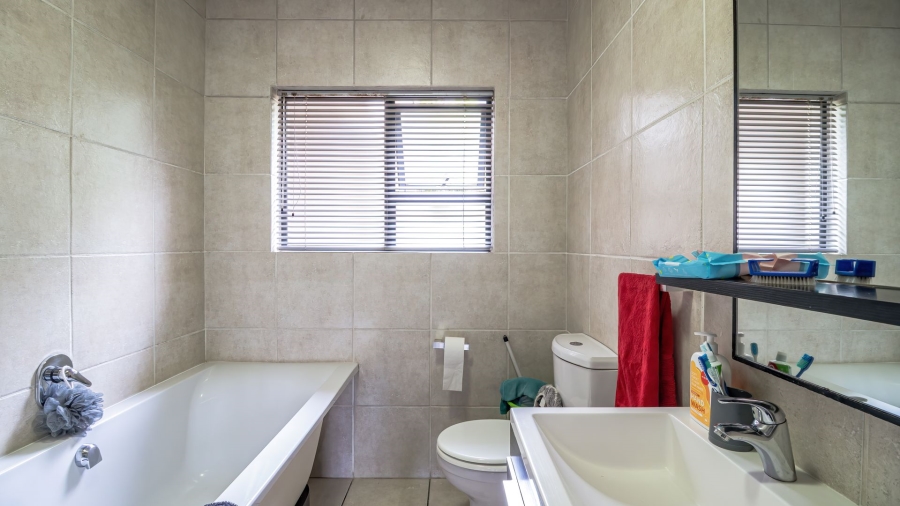 2 Bedroom Property for Sale in Greenstone Hill Gauteng