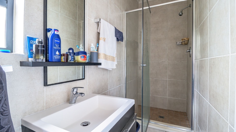 2 Bedroom Property for Sale in Greenstone Hill Gauteng