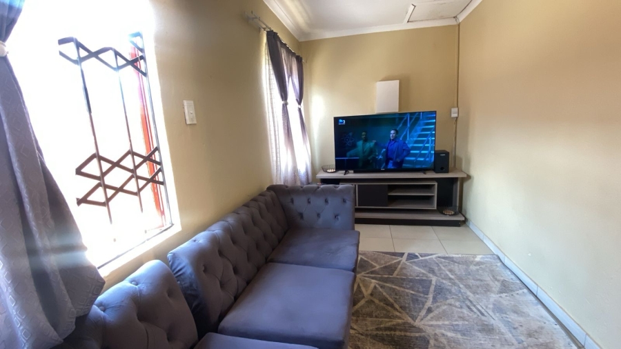 2 Bedroom Property for Sale in Protea Glen Gauteng