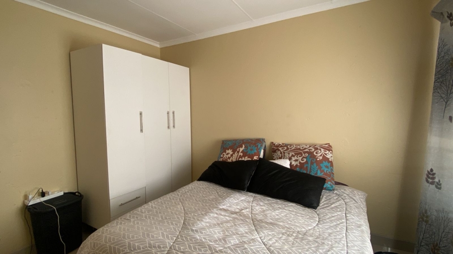 2 Bedroom Property for Sale in Protea Glen Gauteng