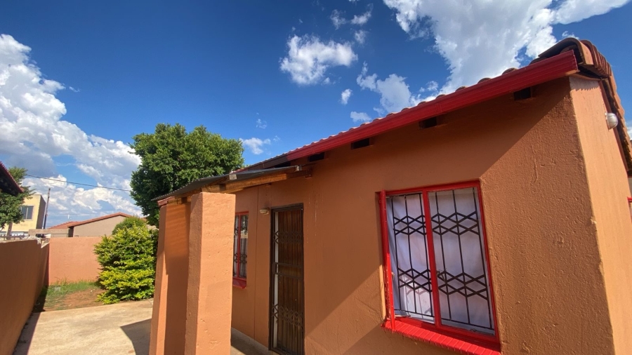 2 Bedroom Property for Sale in Protea Glen Gauteng