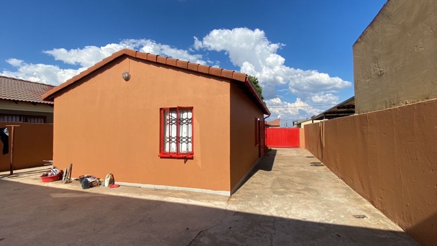 2 Bedroom Property for Sale in Protea Glen Gauteng
