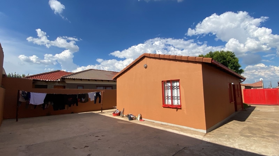 2 Bedroom Property for Sale in Protea Glen Gauteng