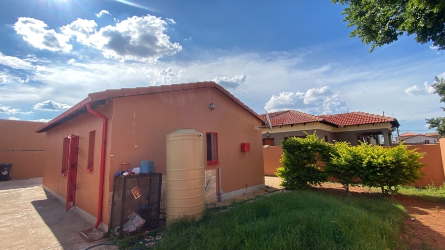2 Bedroom Property for Sale in Protea Glen Gauteng