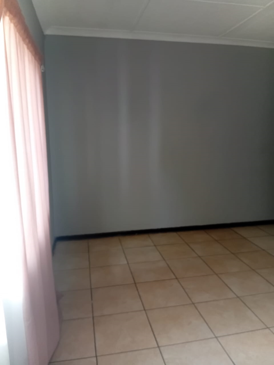 To Let 3 Bedroom Property for Rent in Silverfields Gauteng