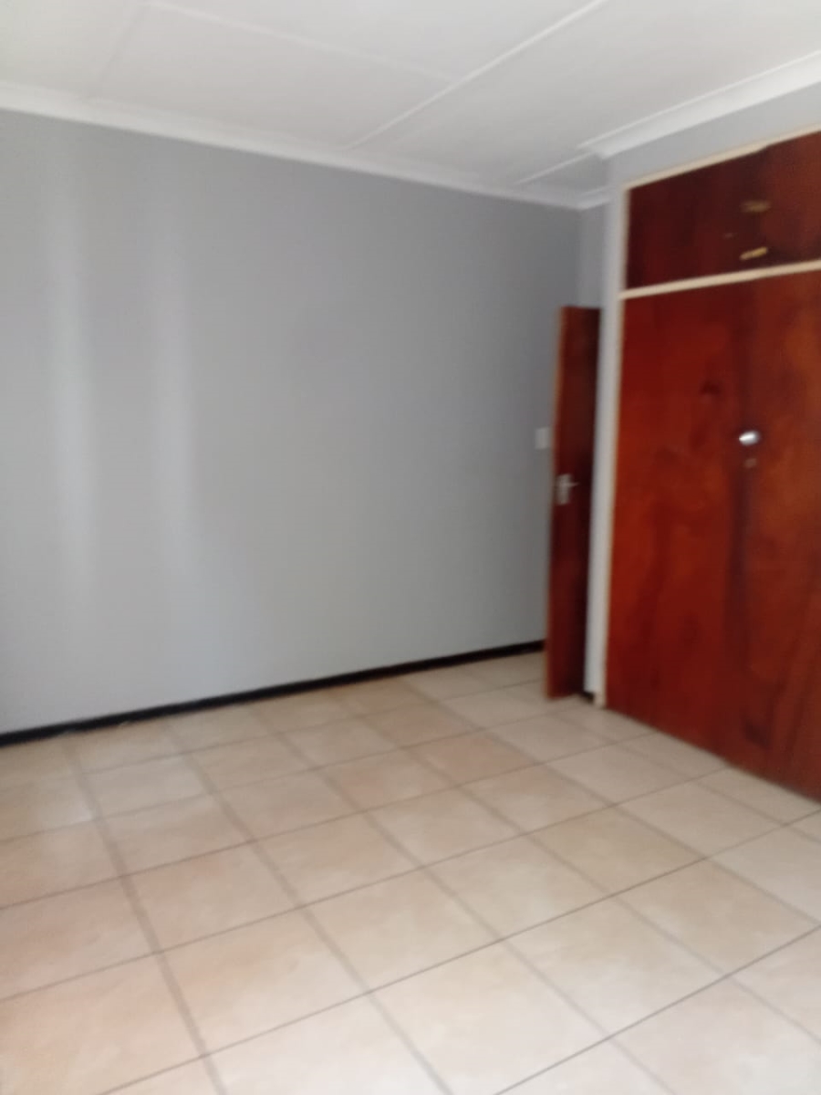 To Let 3 Bedroom Property for Rent in Silverfields Gauteng