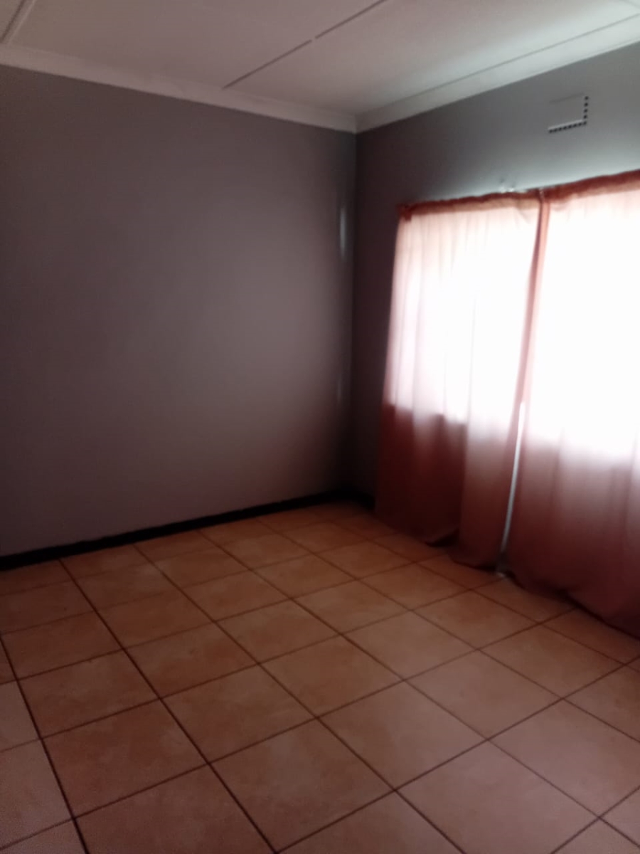 To Let 3 Bedroom Property for Rent in Silverfields Gauteng