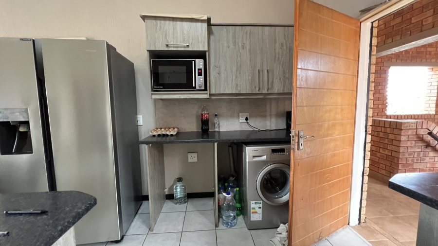 2 Bedroom Property for Sale in Wilgeheuwel Gauteng