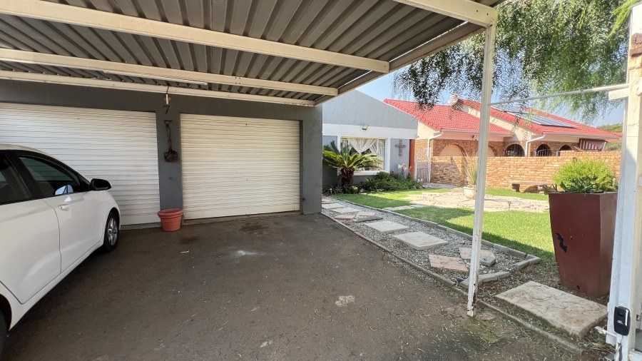 3 Bedroom Property for Sale in Helikonpark Gauteng