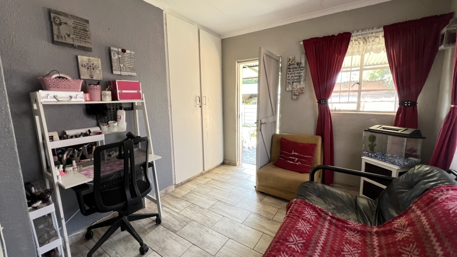 3 Bedroom Property for Sale in Helikonpark Gauteng
