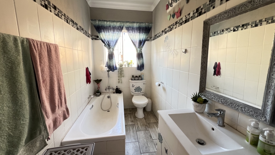 3 Bedroom Property for Sale in Helikonpark Gauteng