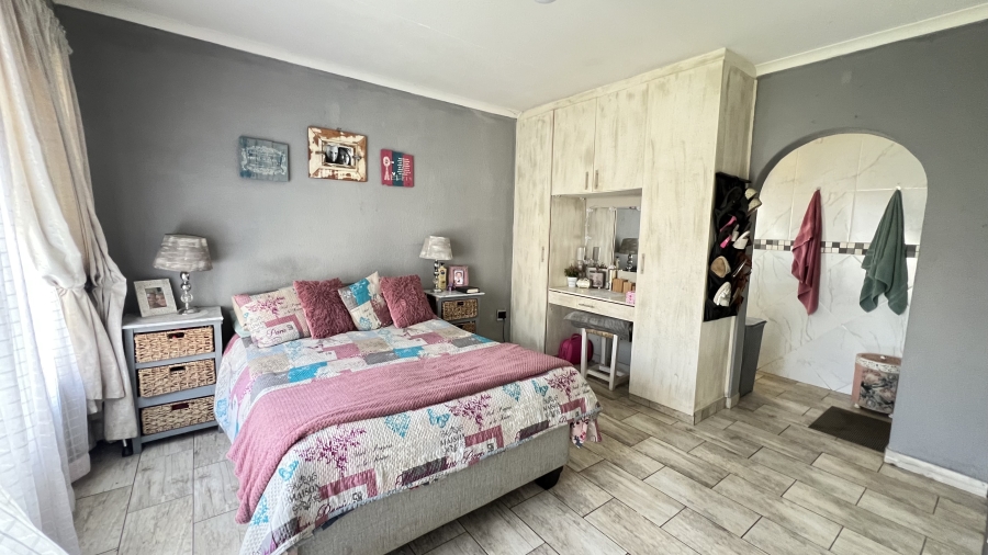 3 Bedroom Property for Sale in Helikonpark Gauteng