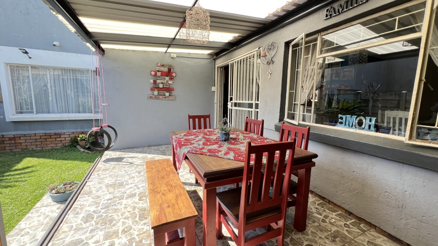 3 Bedroom Property for Sale in Helikonpark Gauteng