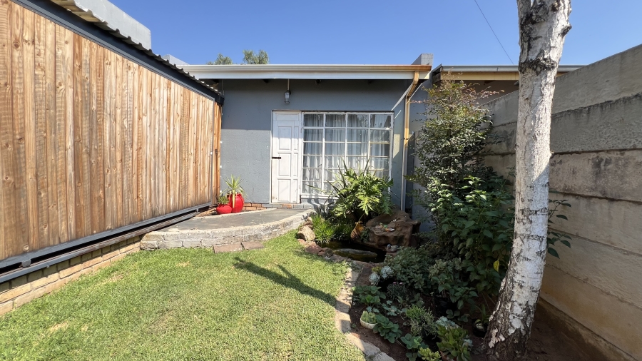 3 Bedroom Property for Sale in Helikonpark Gauteng