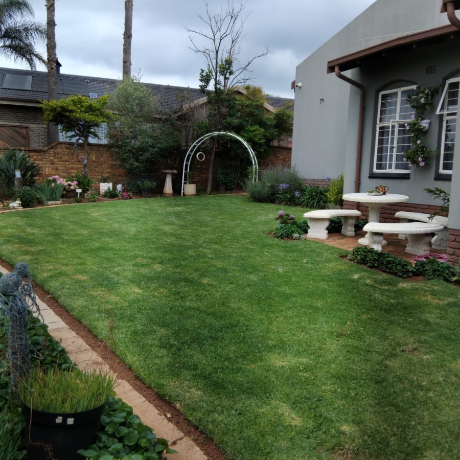 To Let 4 Bedroom Property for Rent in Greenhills Gauteng