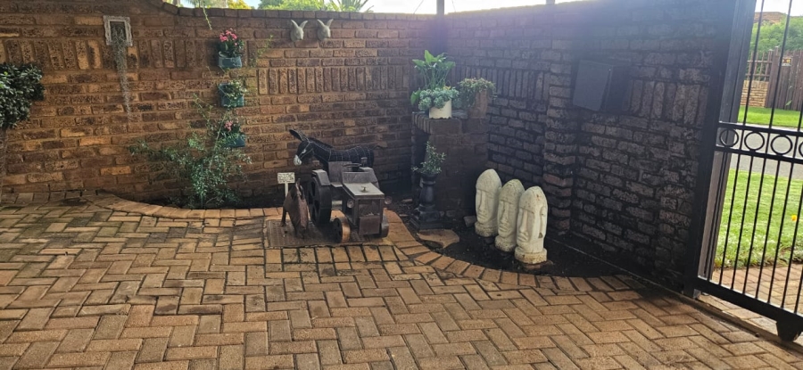 To Let 4 Bedroom Property for Rent in Greenhills Gauteng