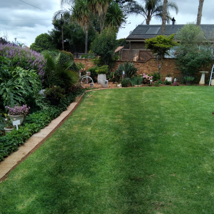 To Let 4 Bedroom Property for Rent in Greenhills Gauteng