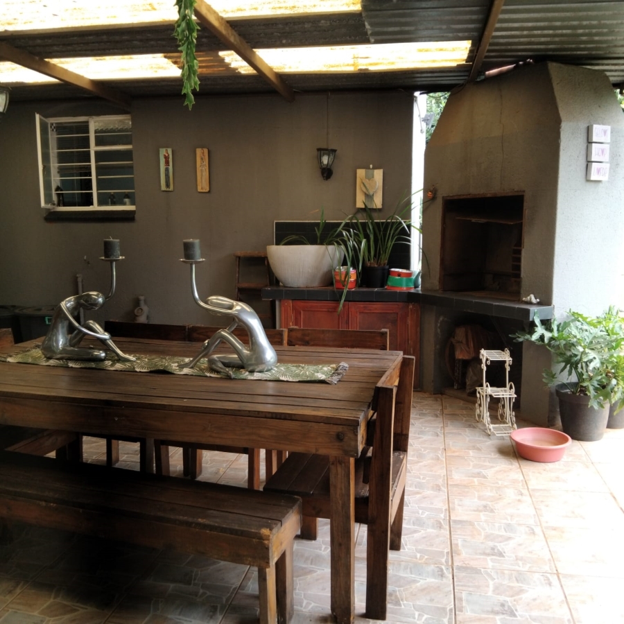 To Let 4 Bedroom Property for Rent in Greenhills Gauteng