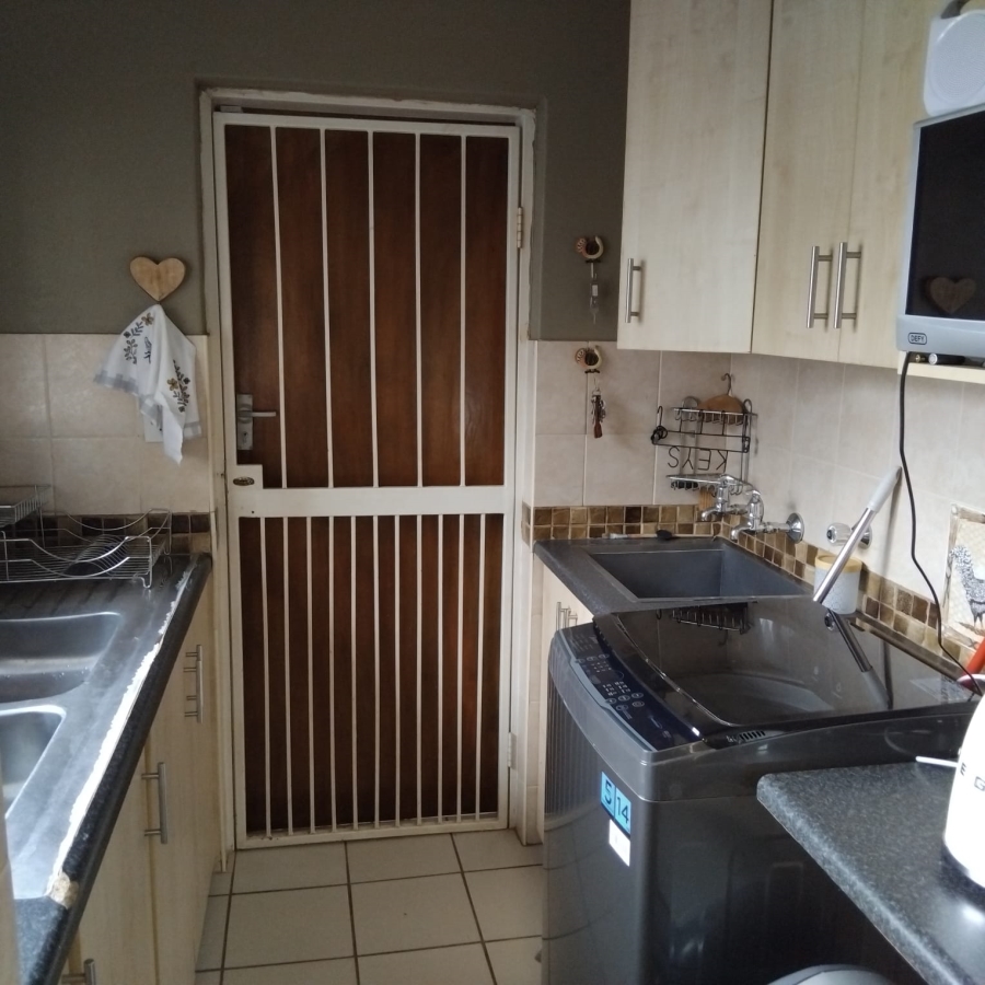 To Let 4 Bedroom Property for Rent in Greenhills Gauteng
