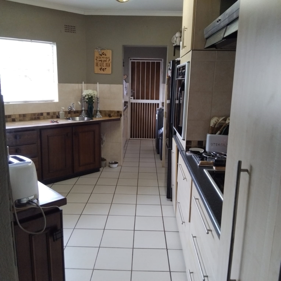 To Let 4 Bedroom Property for Rent in Greenhills Gauteng