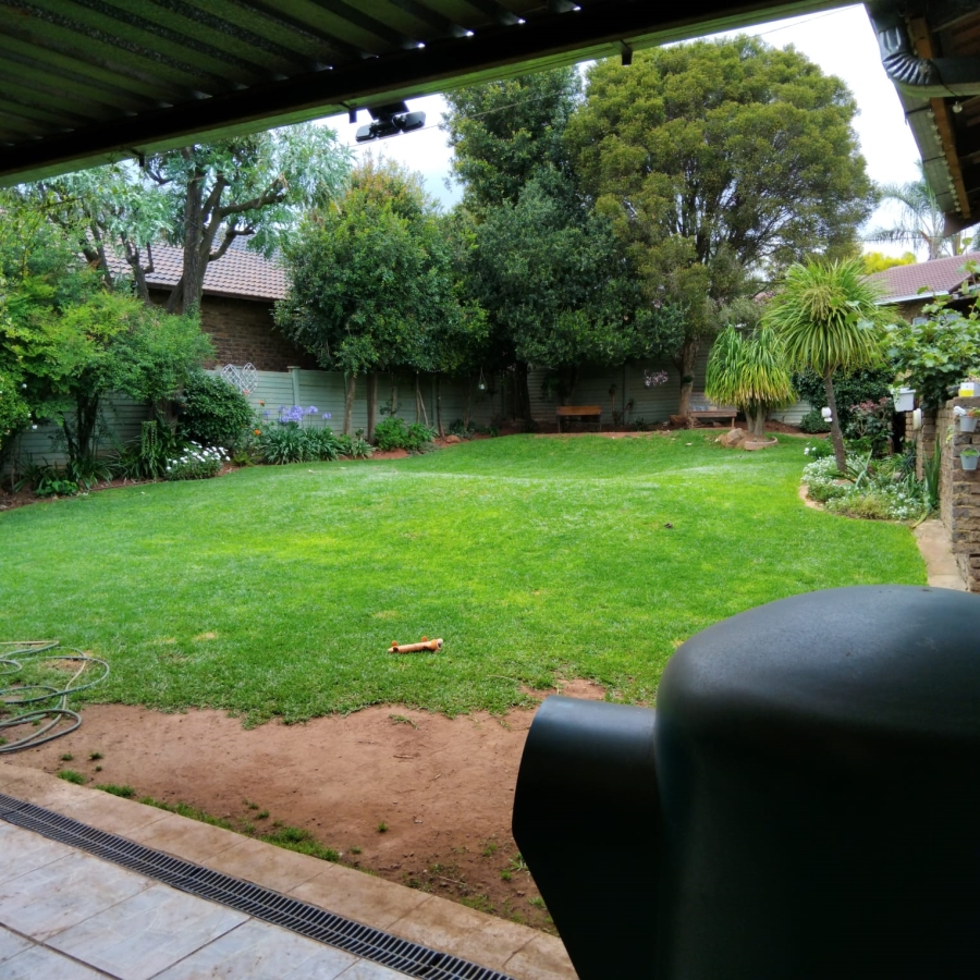 To Let 4 Bedroom Property for Rent in Greenhills Gauteng