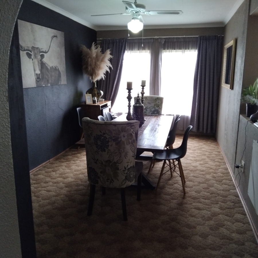 To Let 4 Bedroom Property for Rent in Greenhills Gauteng