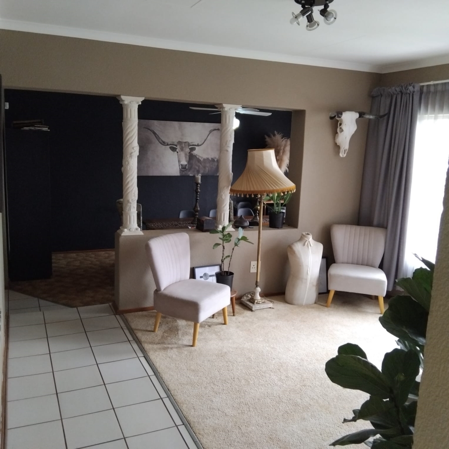 To Let 4 Bedroom Property for Rent in Greenhills Gauteng