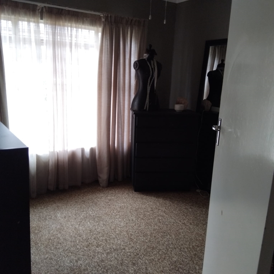 To Let 4 Bedroom Property for Rent in Greenhills Gauteng