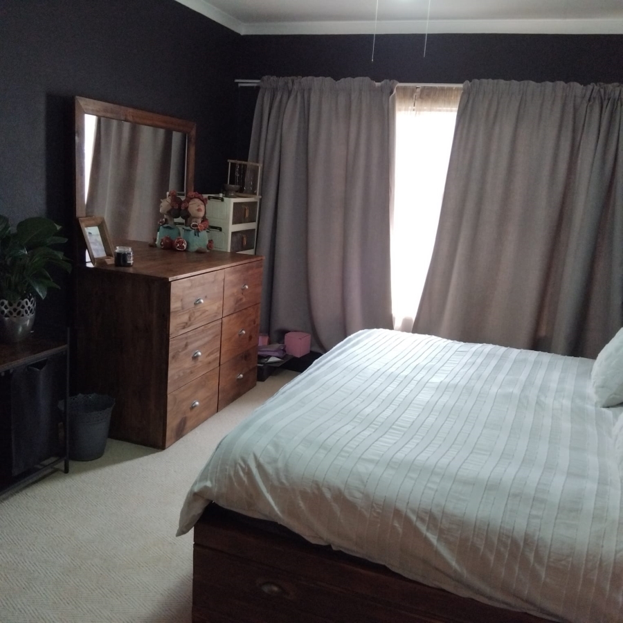 To Let 4 Bedroom Property for Rent in Greenhills Gauteng