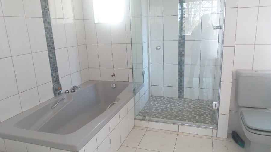 To Let 4 Bedroom Property for Rent in Groenkloof Gauteng