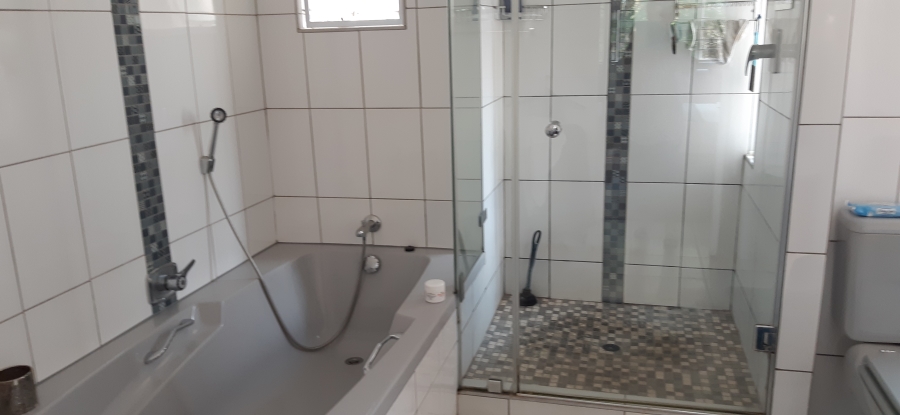 To Let 4 Bedroom Property for Rent in Groenkloof Gauteng