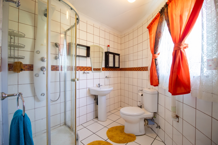 5 Bedroom Property for Sale in Hartzenbergfontein Gauteng