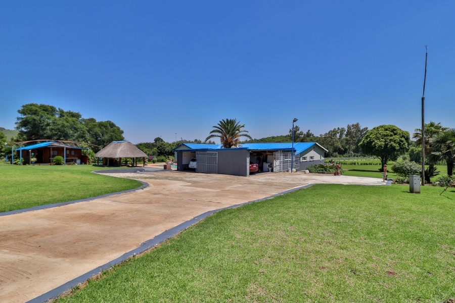 5 Bedroom Property for Sale in Hartzenbergfontein Gauteng