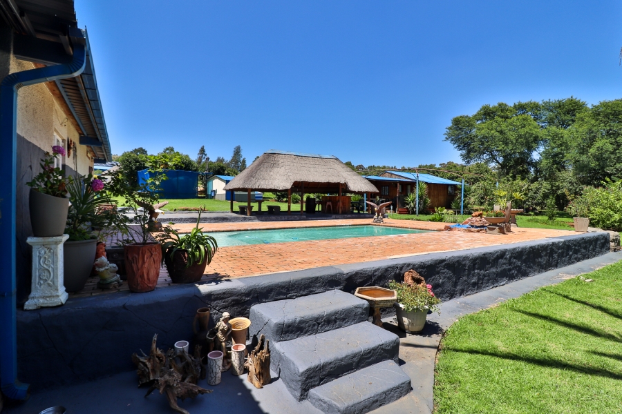 5 Bedroom Property for Sale in Hartzenbergfontein Gauteng