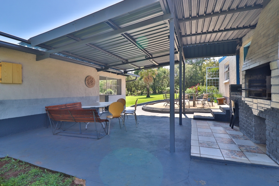 5 Bedroom Property for Sale in Hartzenbergfontein Gauteng