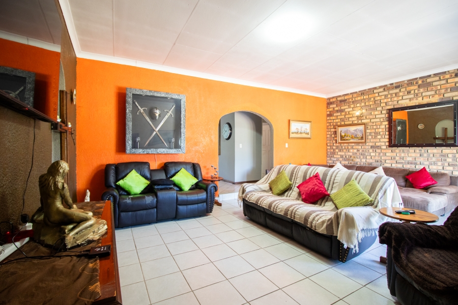 5 Bedroom Property for Sale in Hartzenbergfontein Gauteng