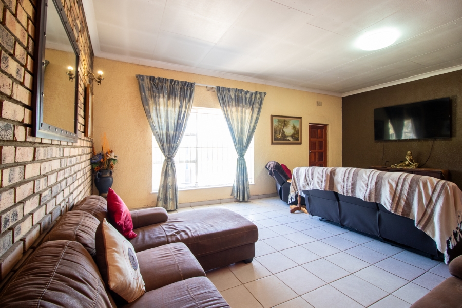 5 Bedroom Property for Sale in Hartzenbergfontein Gauteng