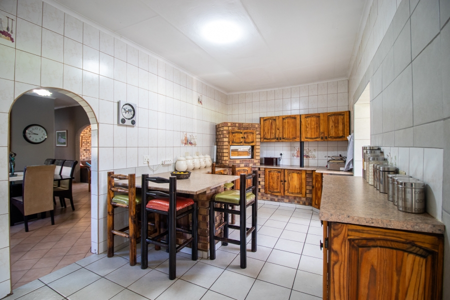 5 Bedroom Property for Sale in Hartzenbergfontein Gauteng