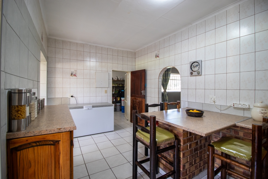 5 Bedroom Property for Sale in Hartzenbergfontein Gauteng