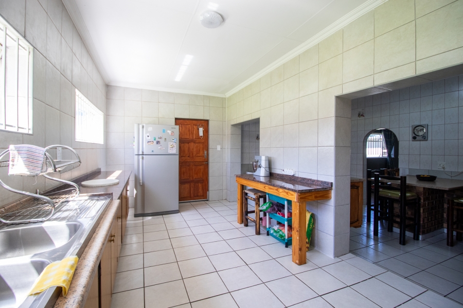 5 Bedroom Property for Sale in Hartzenbergfontein Gauteng