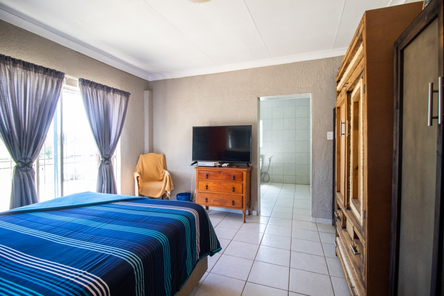 5 Bedroom Property for Sale in Hartzenbergfontein Gauteng