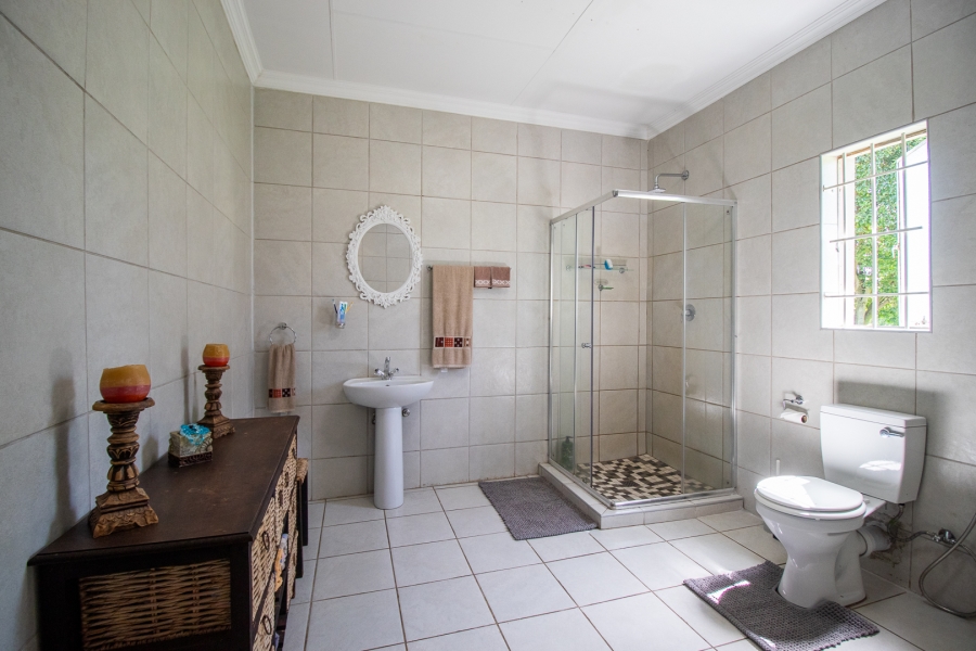 5 Bedroom Property for Sale in Hartzenbergfontein Gauteng