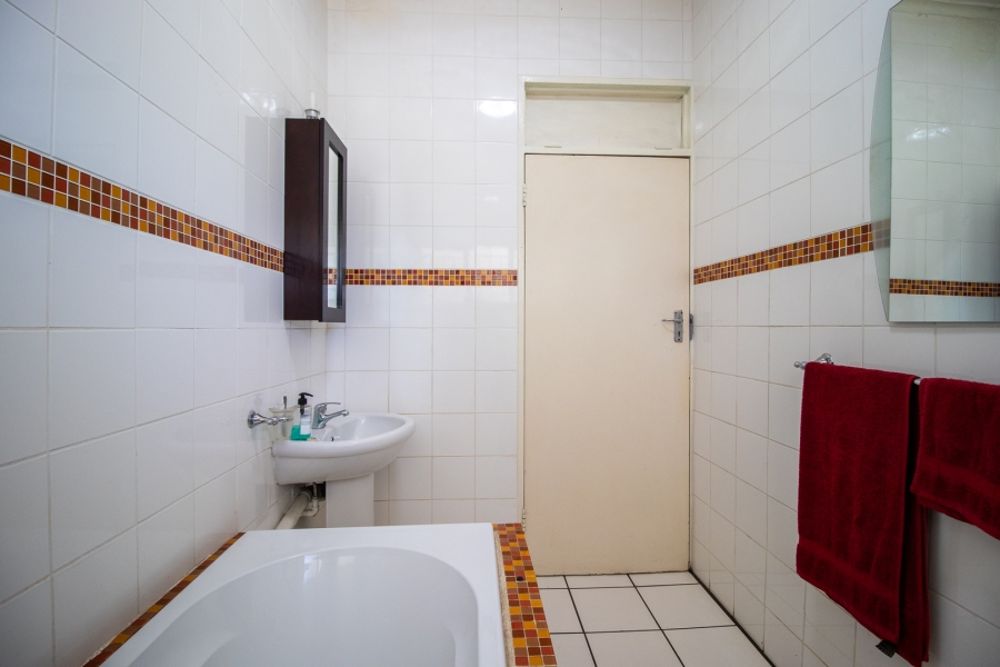 5 Bedroom Property for Sale in Hartzenbergfontein Gauteng