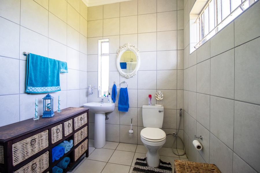 5 Bedroom Property for Sale in Hartzenbergfontein Gauteng