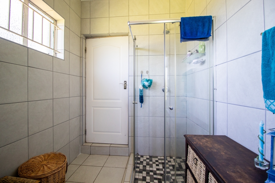 5 Bedroom Property for Sale in Hartzenbergfontein Gauteng